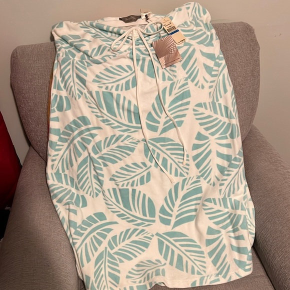 Tommy Bahama Dresses & Skirts - NWT Tommy Bahama Zuma Leaf Halter Dress